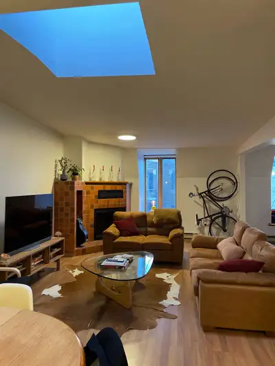 Bedroom sublet available in spacious 2BR apartment