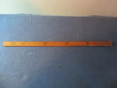 Appx. 17.5" in length, this wooden 45 gallon oil drum stick is in very good condition. 1 side is for...