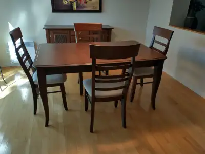 Ensemble de cuisine - table, 4 chaises, et bahut, View more