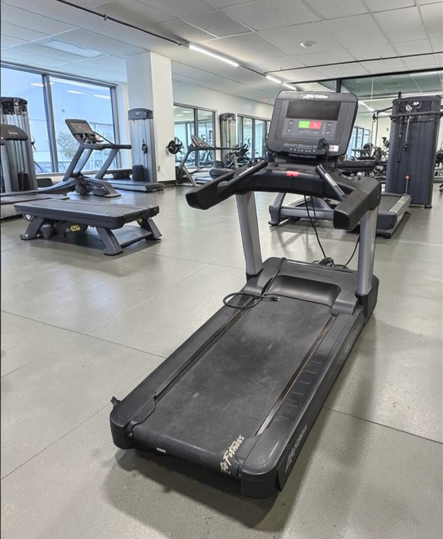 Used Commercial Life Fitness Aspire Treadmill With C Console in Exercise Equipment in Markham / York Region - Image 3