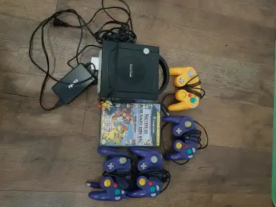 Gamecube - super smash bros melee with controllers