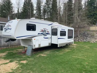 I'm selling a Cougar fifth wheel trailer, perfect for your next adventure! This trailer has been lov...