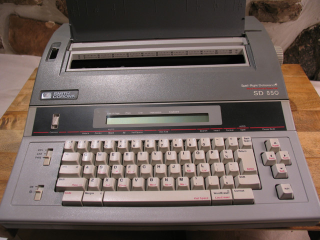 Smith Corona Typewriter dans Autre  à Laval/Rive Nord - Image 3