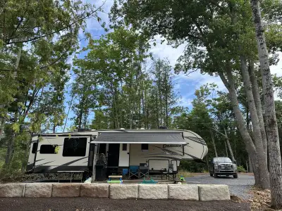 2017 43 foot forest river cape crusader mboh mid cabin 5th wheel camper. Mint condition! Stored in h...