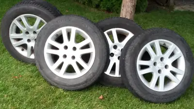 4 pneus 185/65 R15 utilise une saison, avec rims