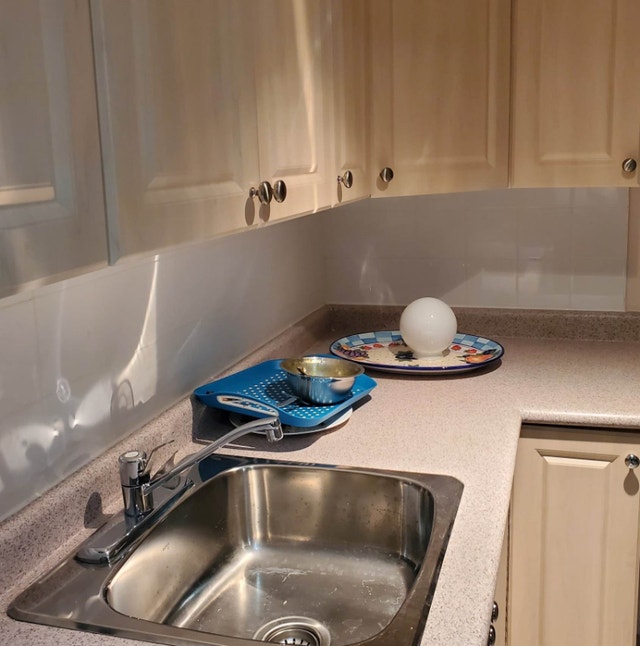 SPACIOUS ONE BEDROOM BASEMENT APARTMENT AVAILIABLE NOW Long Term