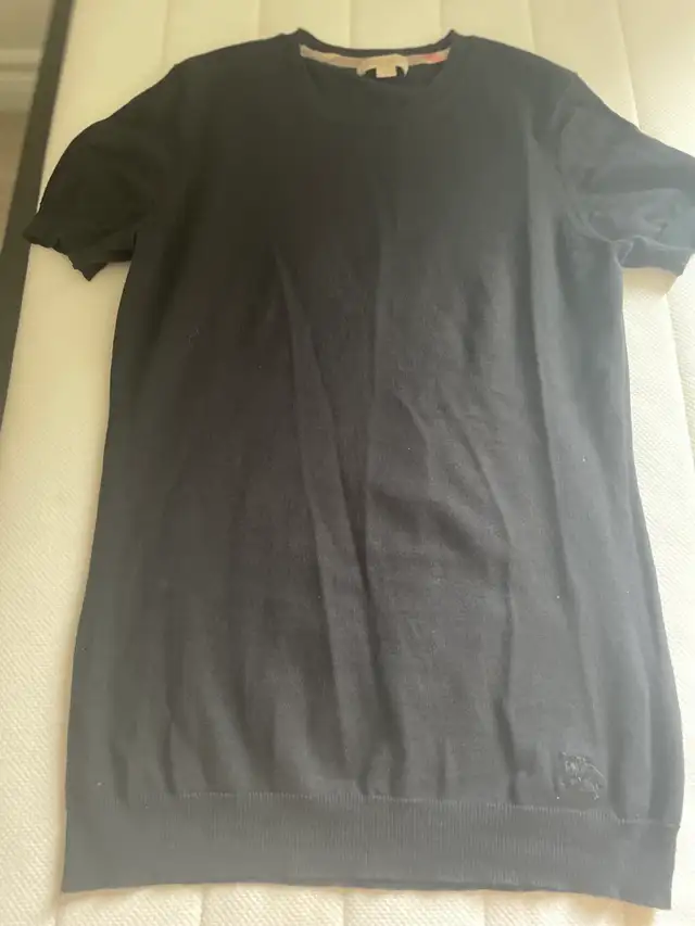 Burberry short sleeve semi fitted round neck t shirt for women in Women's - Tops & Outerwear in Mississauga / Peel Region - Image 2