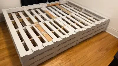 Base de lit queen en bois, View more
