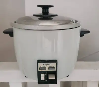 Sanyo rice cooker in good working condition, View more