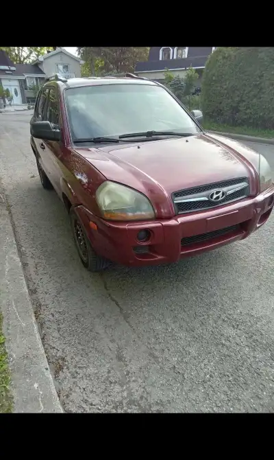 VOITURE TRÈS PROPRE BONNE CONDITION MÉCANIQUE AIRE CLIMATISÉ fonctionne bien Prix négociable ME CONT...