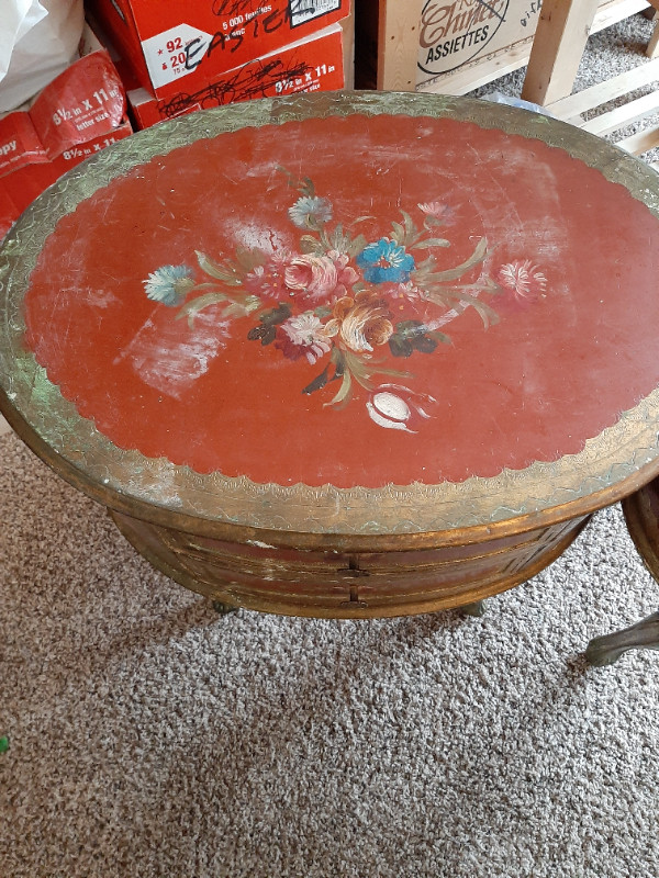 Antique side tables - set of 2 in Other Tables in Oshawa / Durham Region - Image 3