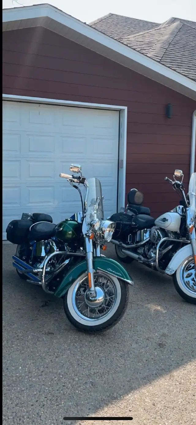 2013 soft tail deluxe low.km in Touring in Regina - Image 3