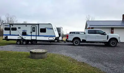 Looking for a great travel trailer for weekend getaways, camping trips, or longer adventures? This 2...