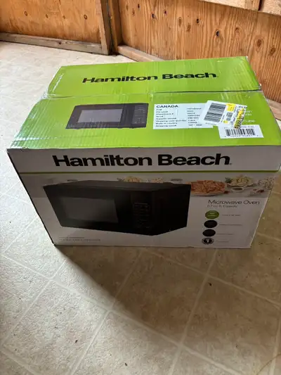 Brand new Hamiton microwave