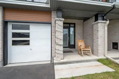 Fully furnished single occupancy bedroom with shared washroom (Findlay Creek area / Bank and Leitrim...