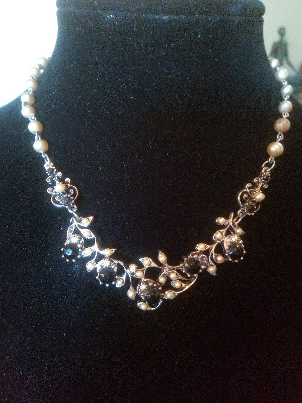 #27 Costume Vintage Gorgeous Faux Pearl Blk Glass Necklace in Jewellery & Watches in Oshawa / Durham Region