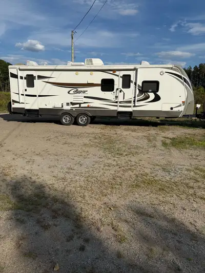2014 Keystone cougar Great condition new tires bearings, Briggs hangers everything works as it shoul...
