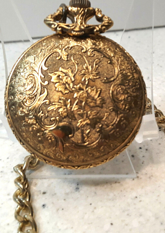 VINTAGE ARMITRON HUNTERS POCKET WATCH GOLD TONE QUARTZ/ 13" CHAI in Jewellery & Watches in Kitchener / Waterloo - Image 3