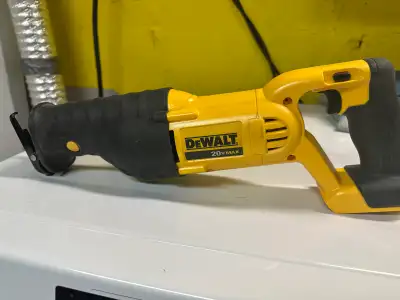 Used tool in good condition Tool only can provide a couple of saw blades if needed but you will need...
