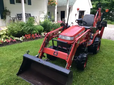 Massey Ferguson, 3 cylindres, 4x4, diesel, hydrostatique, 3 points, pto, quick attache avant et arri...
