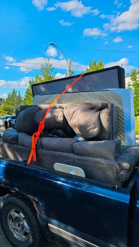 Hauling furniture or what ever i can fit into my 8ft bed.63251761708419124