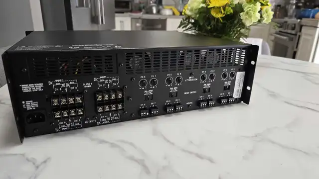 QSC POWER AMPLIFIER CTS 8200 , 8 CHANNELS.. LIKE NEW CONDITION  in Performance & DJ Equipment in Oakville / Halton Region - Image 8