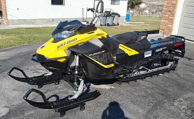 2017 Skidoo Summit SP 165 w/ electric start. 2900km. Mint condition, needs nothing. Get it now for a...
