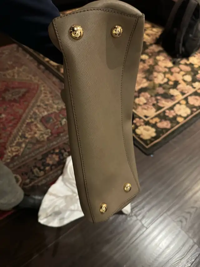 Michael Kors Bag - Gray in Women's - Bags & Wallets in City of Toronto - Image 5