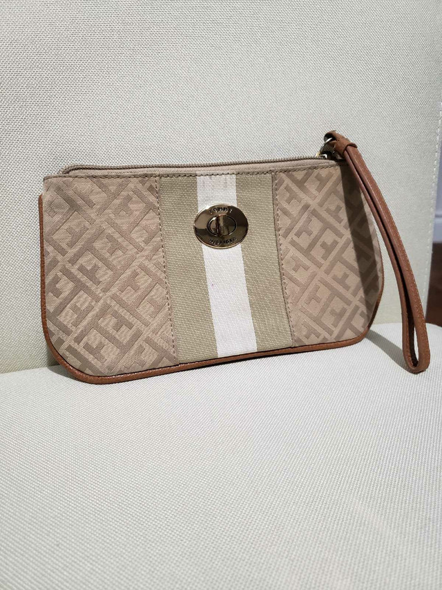 COACH, Tommy hilfiger and GUESS purses in Women's - Bags & Wallets in Oshawa / Durham Region