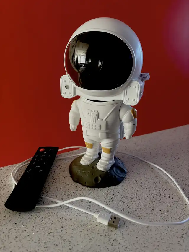 Astronaut Star Projector - Night Light in Indoor Lighting & Fans in City of Toronto - Image 2