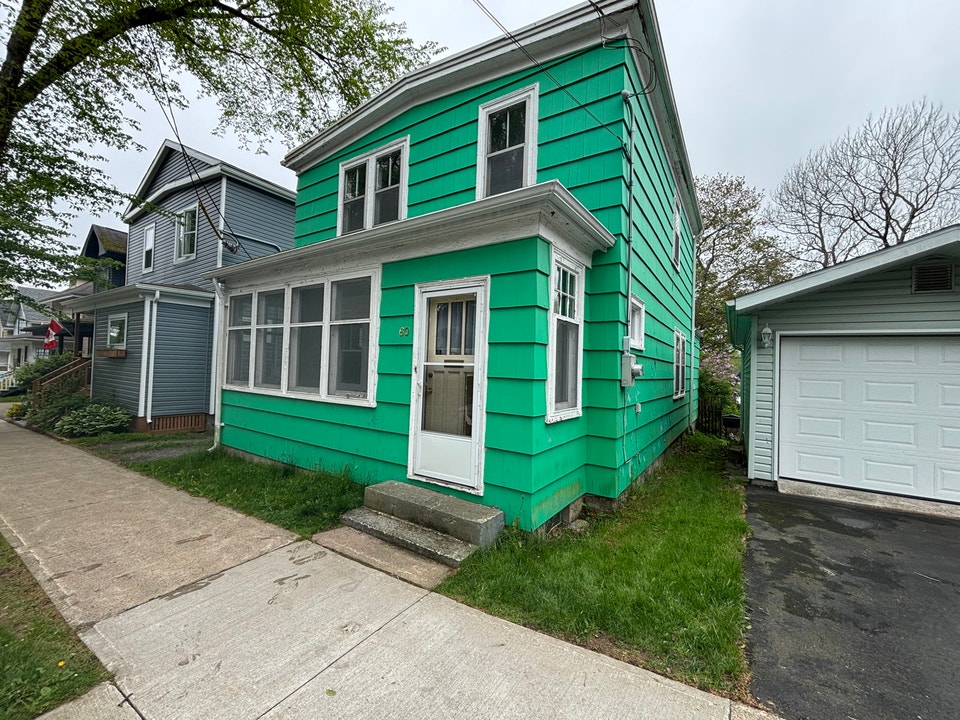 3 bedroom 1.5 bath house for rent Dartmouth 1