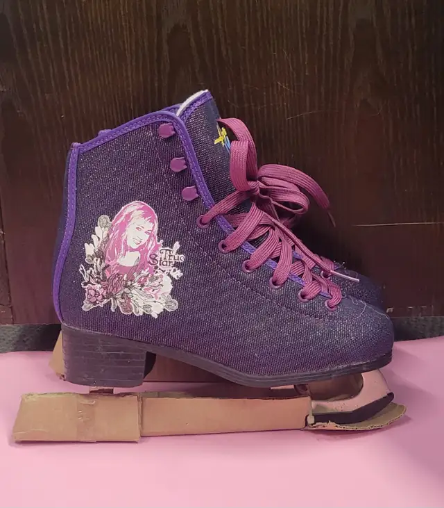 Dorel True Star Hannah Montana Figure Skates Size 3Y - Purple in Skates & Blades in Windsor Region - Image 3