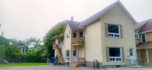 Spacious Renovated 3-Bedroom633733917442591216