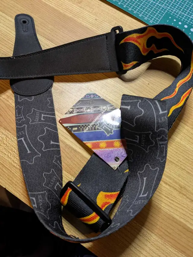 Levy's Guitar Strap Flames434257713546536961