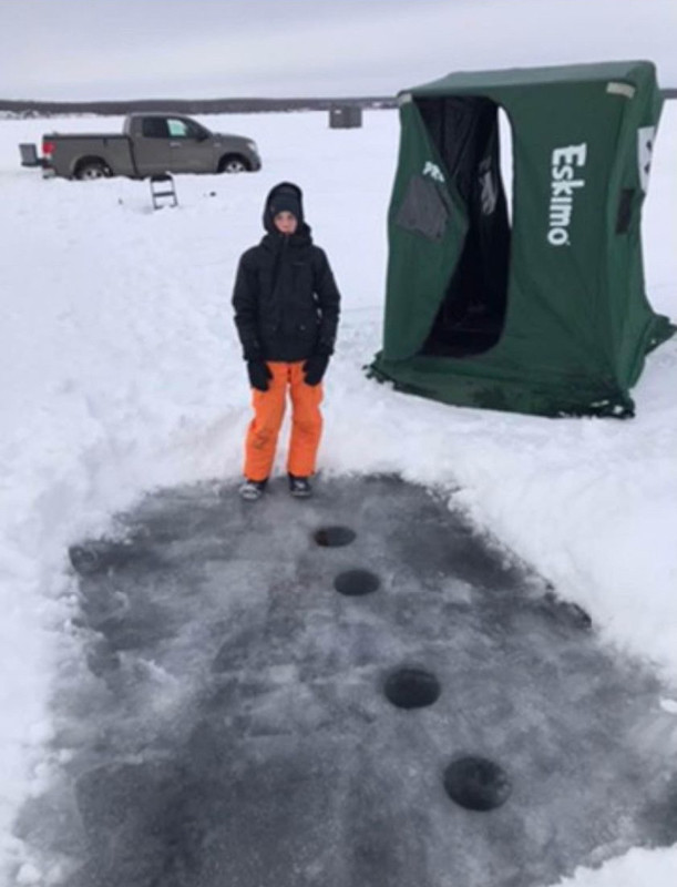 Ice  Shack   Foldable and slides like a sled dans Pêche, camping et plein Air  à Saskatoon