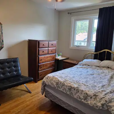 one bedroom for rent very clean, spacious in a neighborhood safety and friendly, within all the admi...