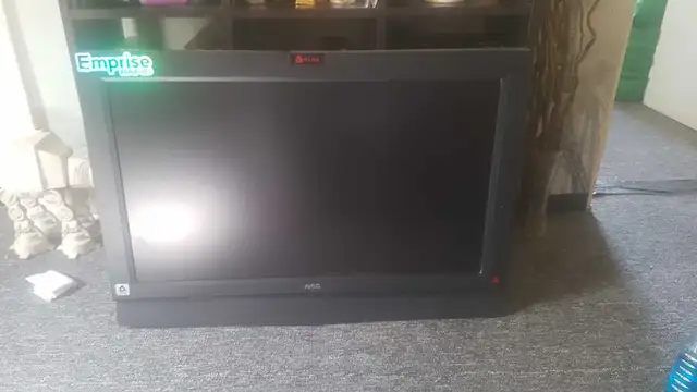 estate sale **** 32"tv no remote  in General Electronics in Winnipeg - Image 2