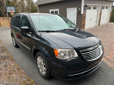2014 Chrysler Town & Country (Touring)