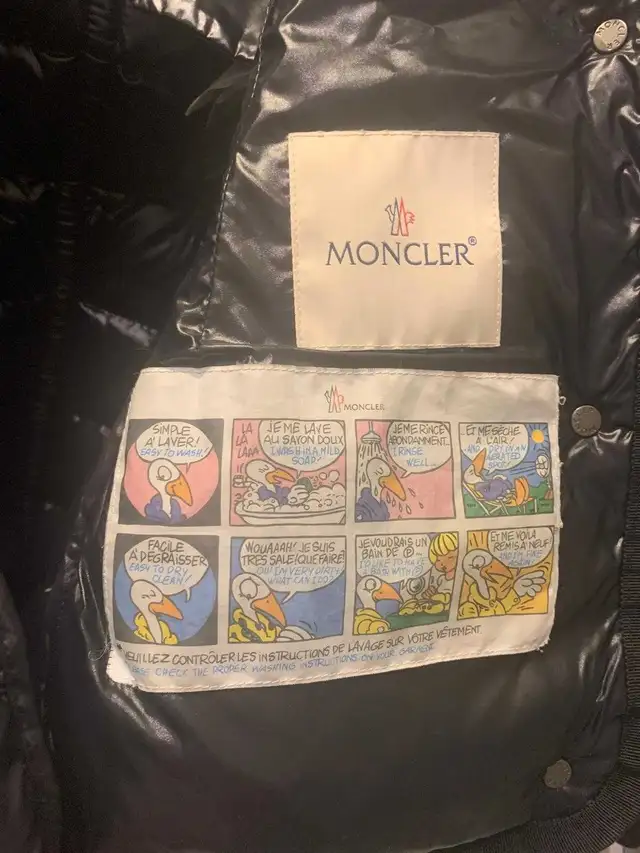 Moncler Armoise Short Down Jacket in Women's - Tops & Outerwear in City of Toronto - Image 6