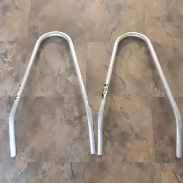 Roof ladder stabilizers for extension ladders62863731161346127