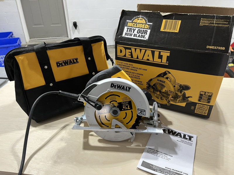 DEWALT DWE575SB 7 1/4” Corded Circular Saw Like New Power Tools