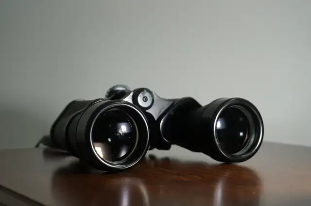 Tasco light weight fully coated 10x40-260 binoculars in Fishing, Camping & Outdoors in Ottawa - Image 7