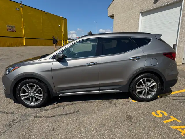 2017 Hyundai Santa Fe Sport 2.0T AWD – Full Load– EXT WARRANY