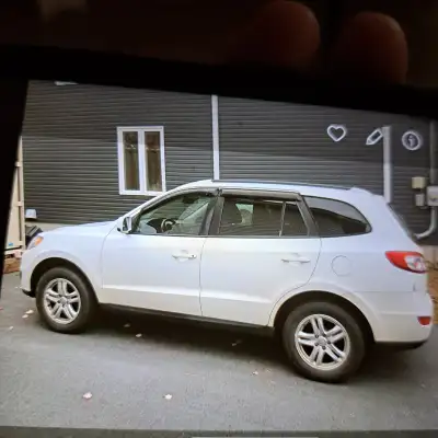 2012 White Hyundai Sante Fe Lady owned and driven. Regular oil changes and maintenance checks dilige...