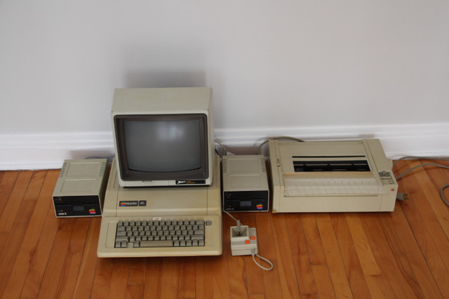 Ordinateur et imprimante Apple Vintage in Desktop Computers in City of Montréal