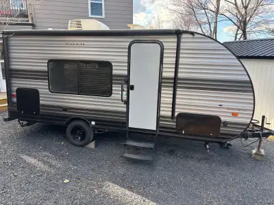 I am selling a Salem FSX 167RBK 2021 travel trailer, perfect for adventurers looking for a cozy and...