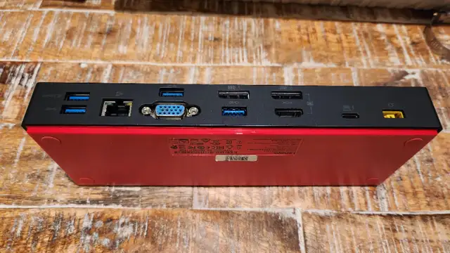 Lenovo Thunderbolt 3 Dock and 135W adapter in Laptop Accessories in Mississauga / Peel Region - Image 4