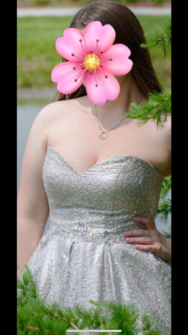 Prom dress in Women's - Dresses & Skirts in Chatham-Kent - Image 3