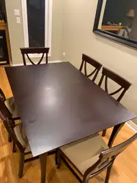 Dine-Art transitional dining table