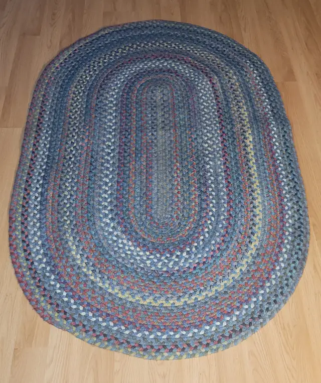 Vintage wool farm rug - Horse tapastery - Shaggy Bissell sweeper in Arts & Collectibles in Red Deer - Image 2